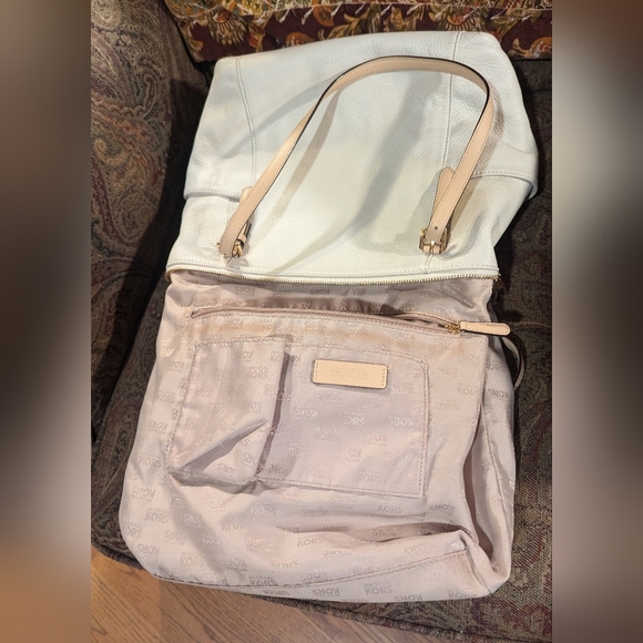 Michael Kors Jet Set Tote - Picture 13 of 16